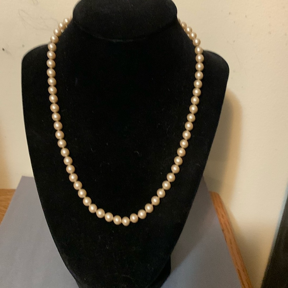vintage faux pearl necklace 17”